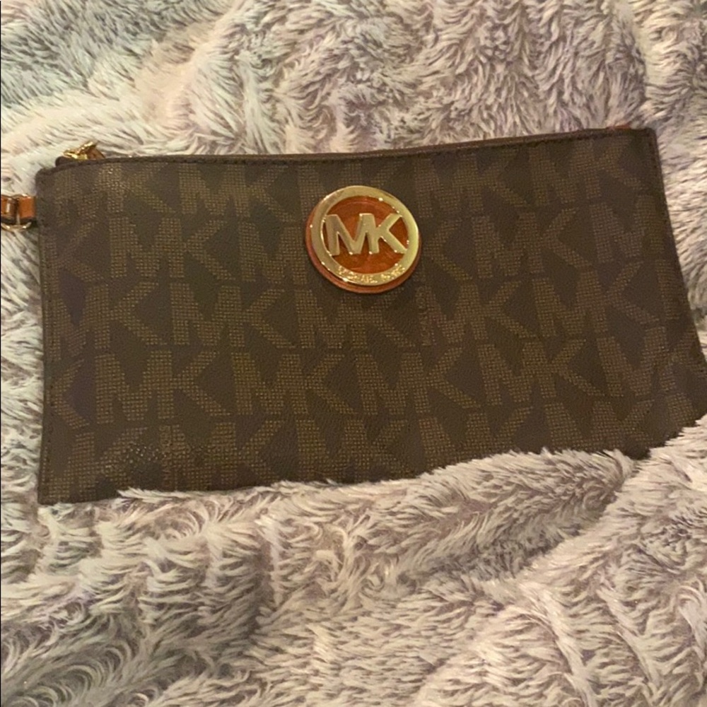 Michael KORS wristlet